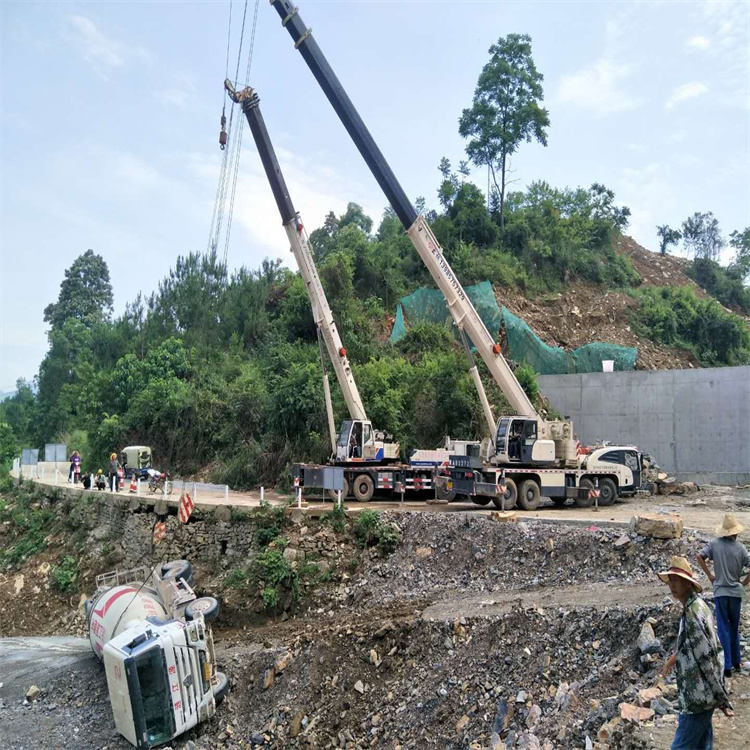 烟台牟平汽车掉沟里叫吊车救援要多少钱